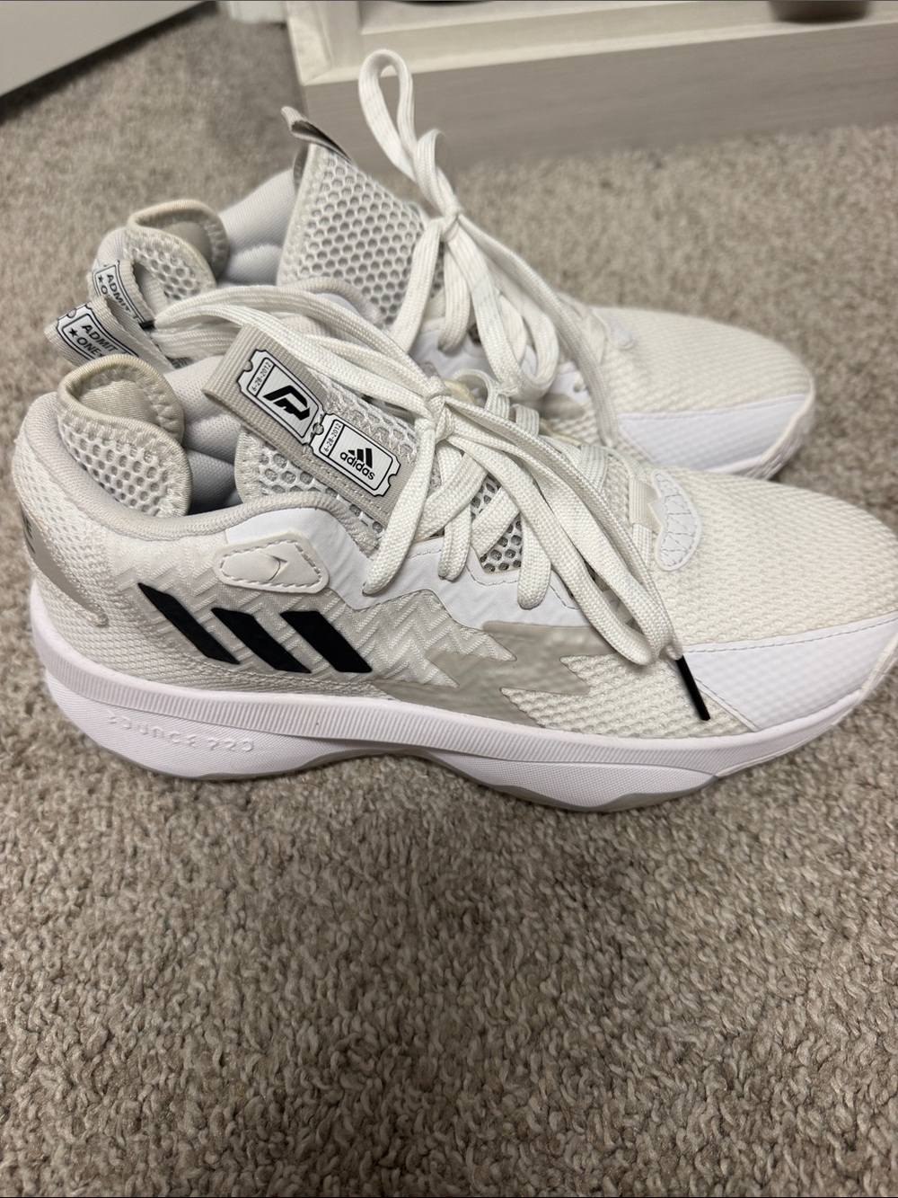 adidas Dam 8s  White Athletic Shoes with Black Stripes Basketball Shoe New